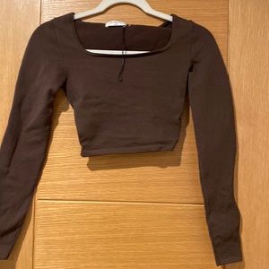 Aritzia Babaton long sleeve crop top
